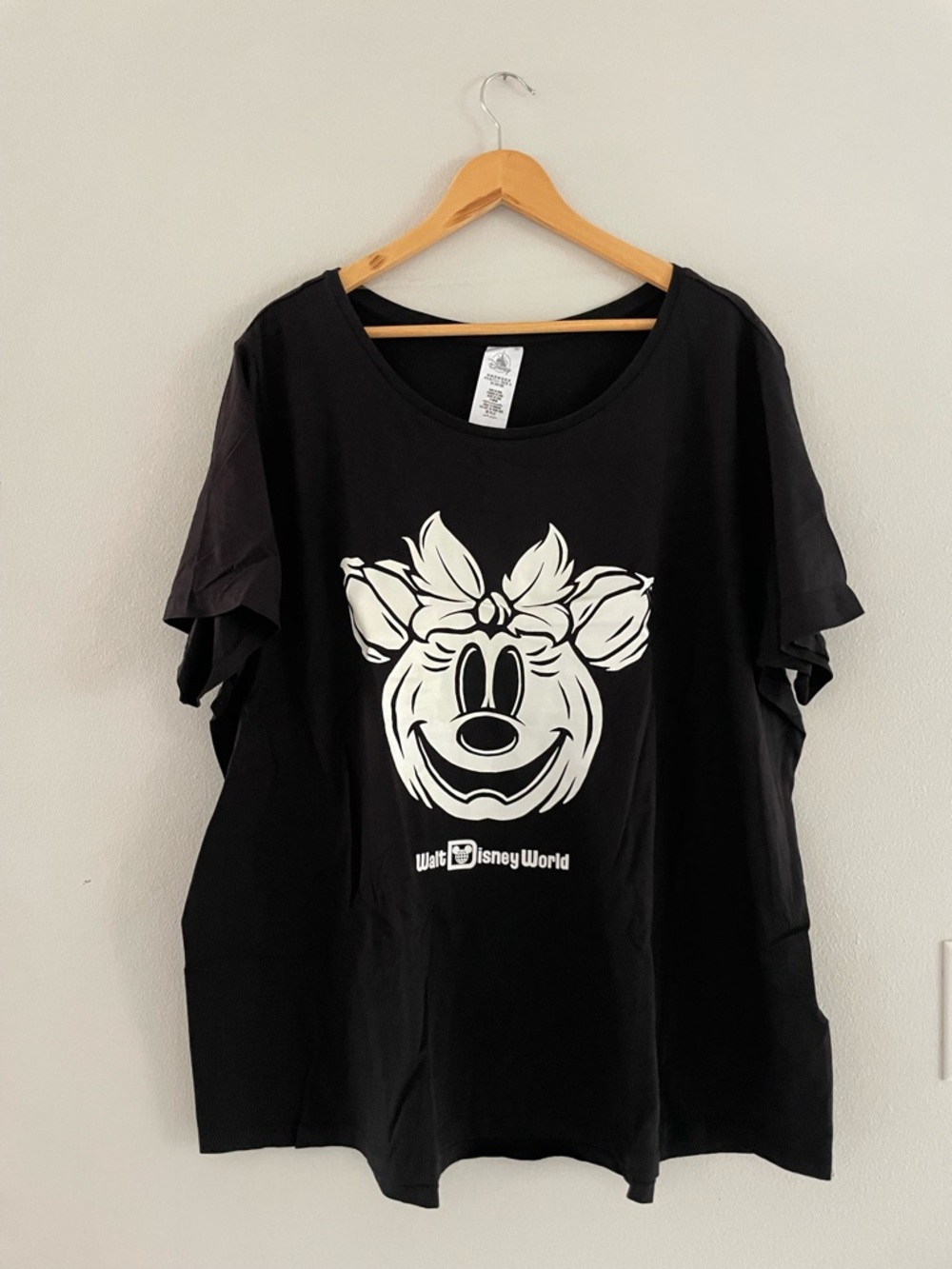 Walt Disney World Black Minnie Pumpkin Graphic Tee